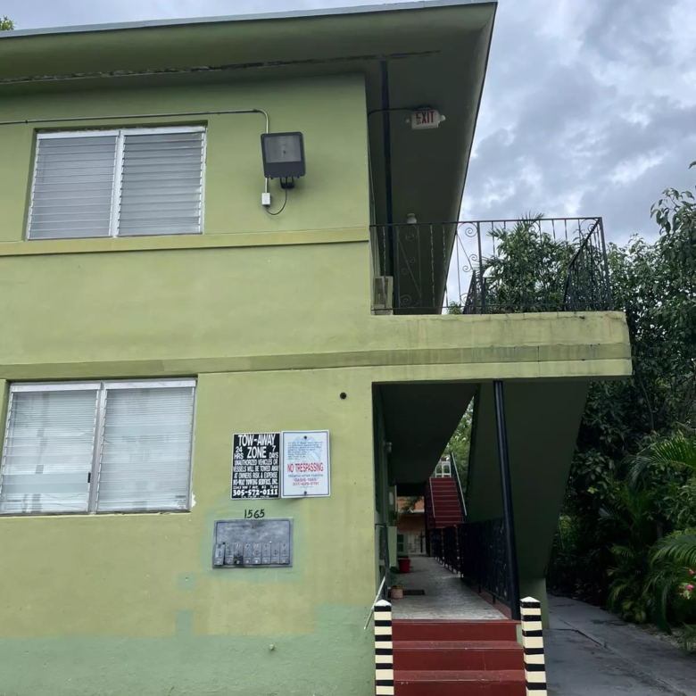 1565 SW 6th St Miami, FL 33135-3748
