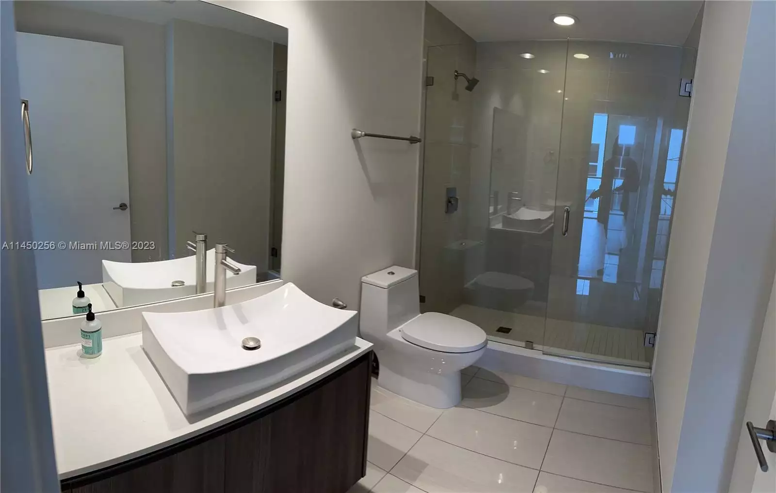 1010 Brickell Ave # 3706 bathroom
