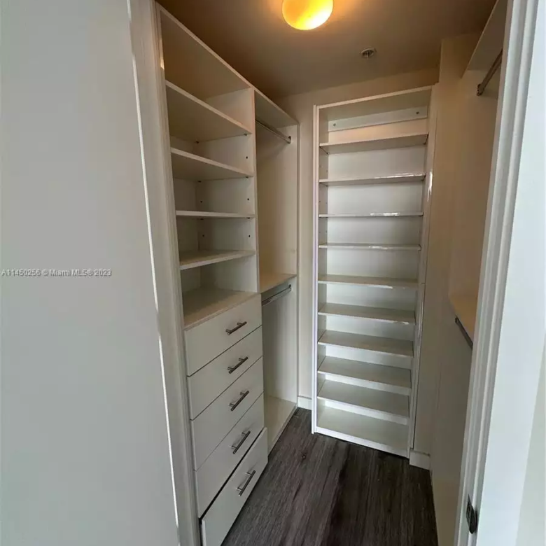 1010 Brickell Ave # 3706 closet