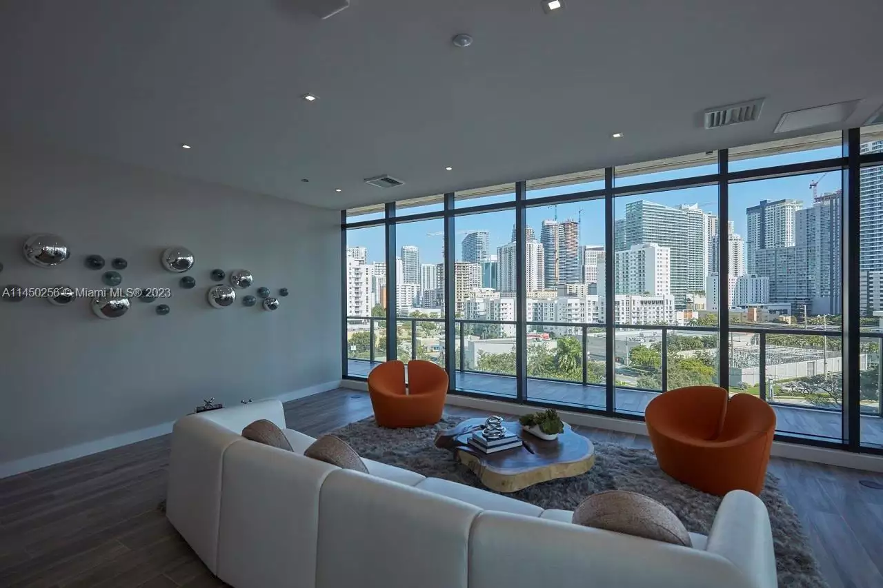 1010 Brickell Ave # 3706 living room