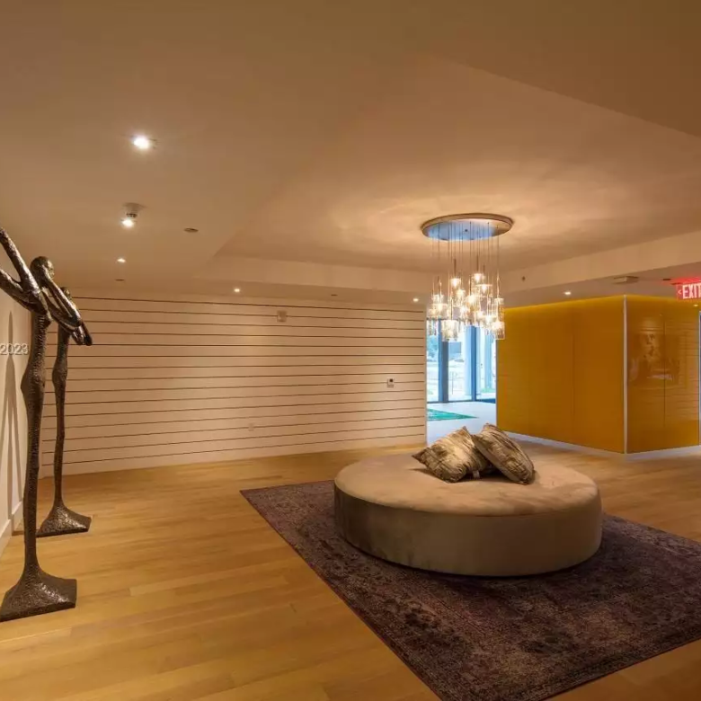 1010 Brickell Ave # 3706 lobby 1