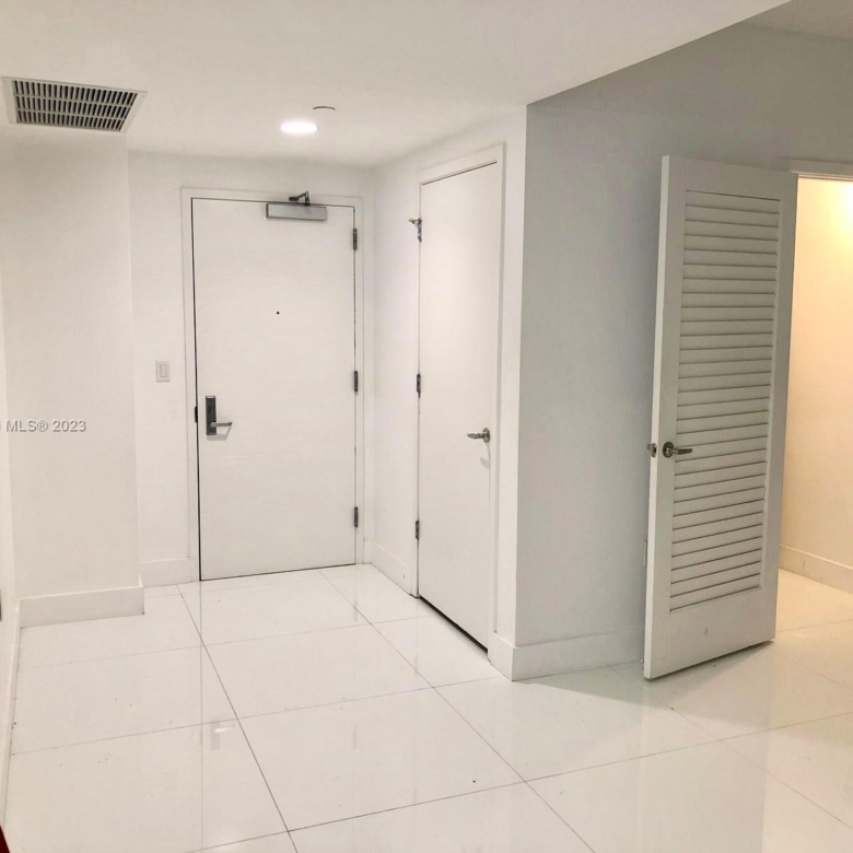 1010 Brickell Ave apartment