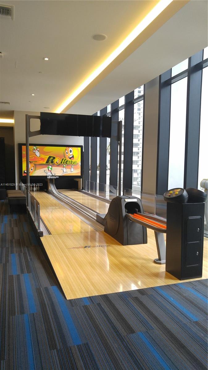 1010 Brickell Ave bowling