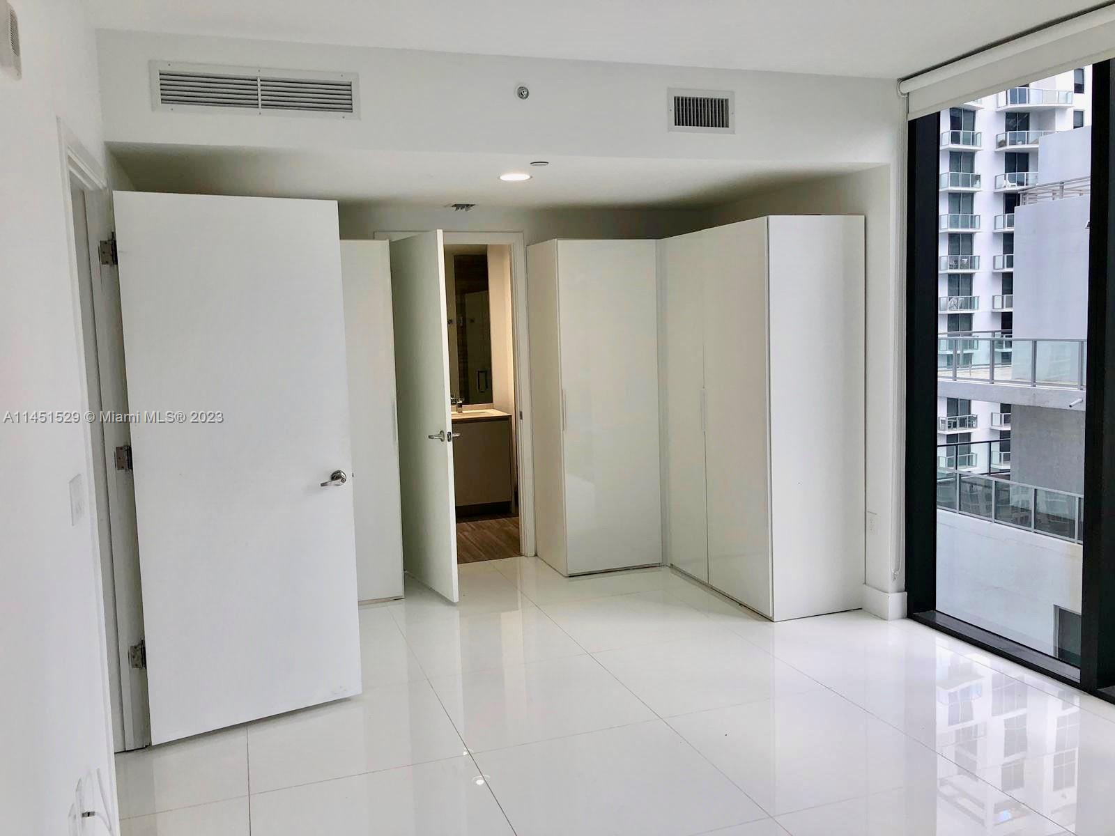 1010 Brickell Ave central AC