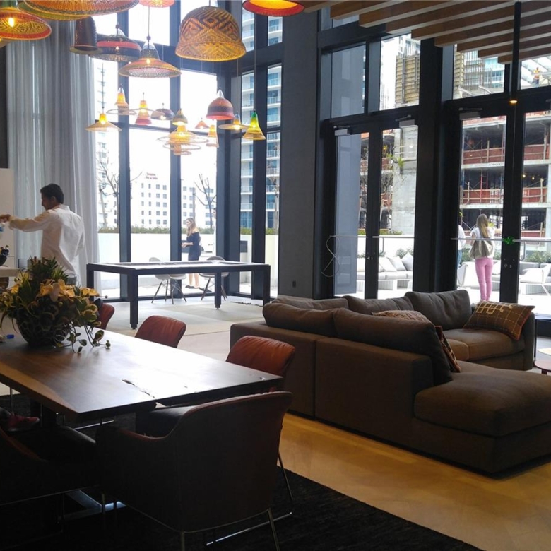 1010 Brickell Ave dinning area