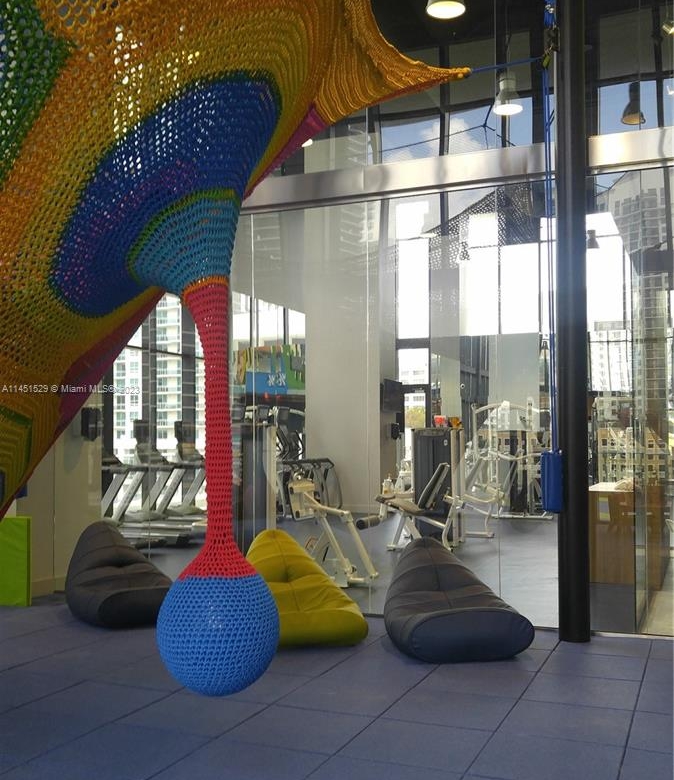 1010 Brickell Ave lobby