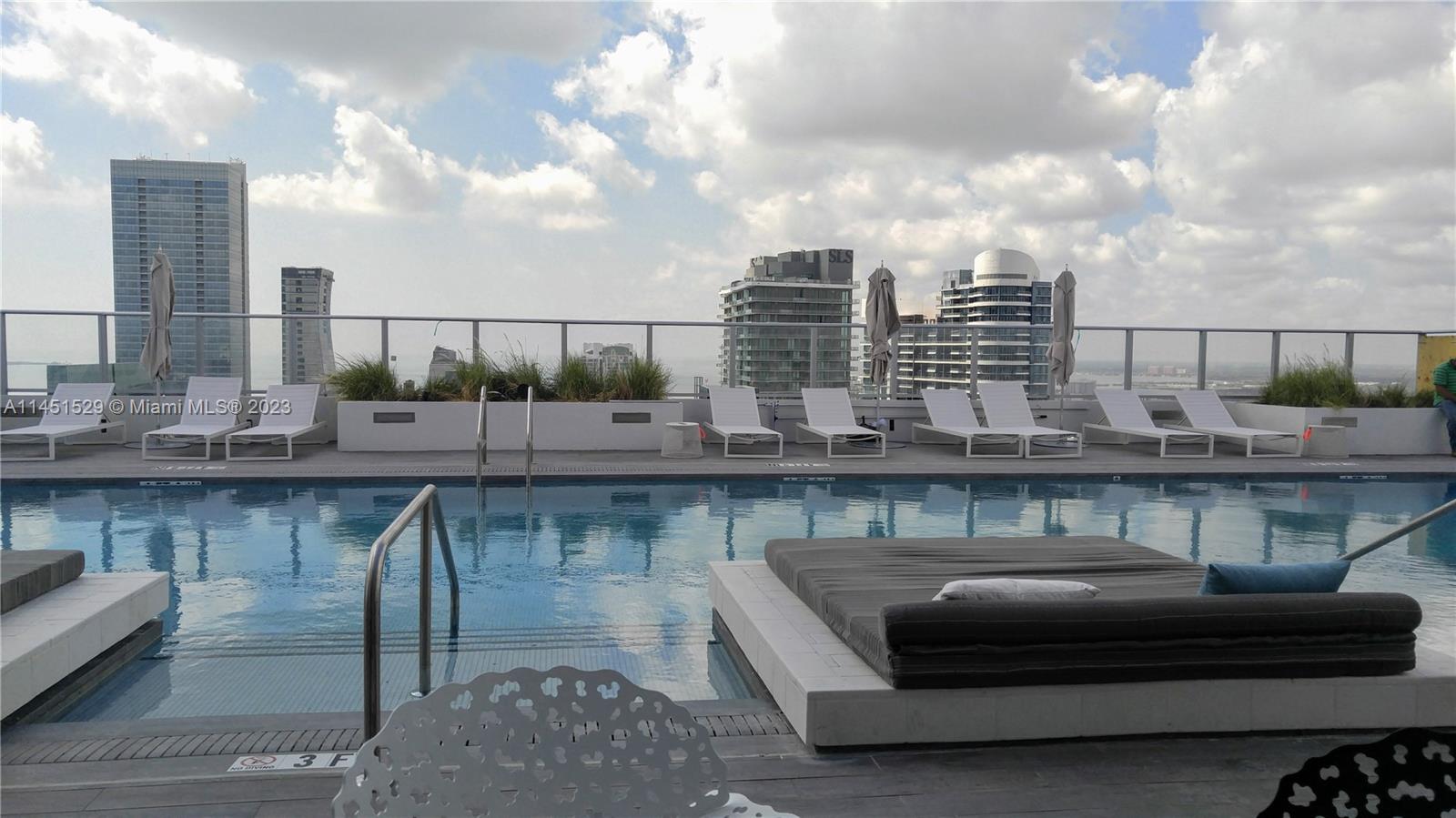 1010 Brickell Ave outdoor pool