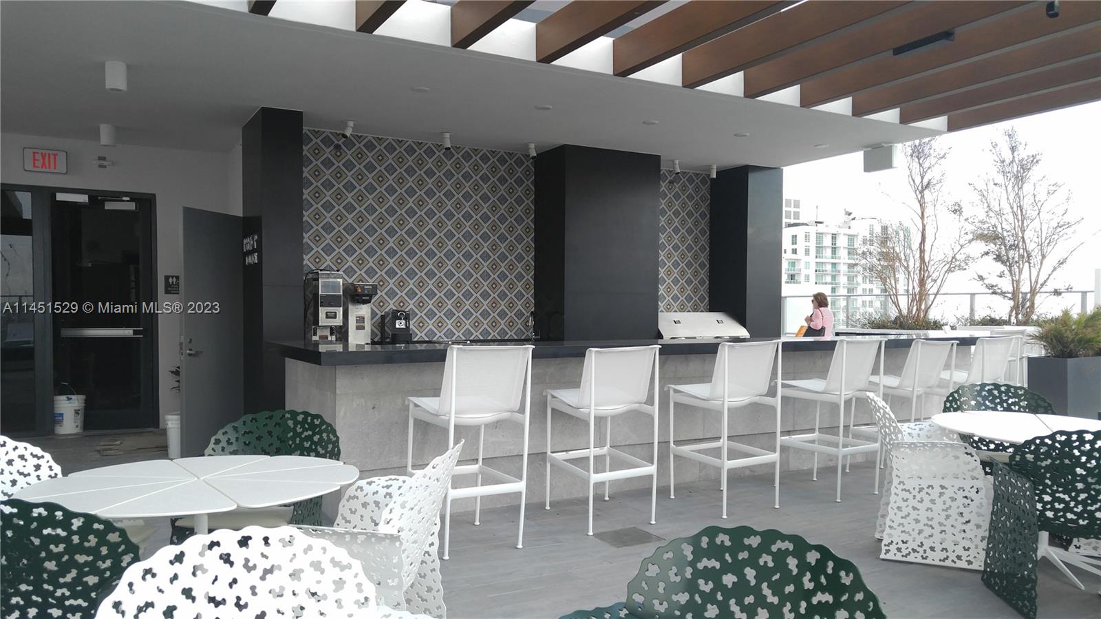 1010 Brickell Ave patio