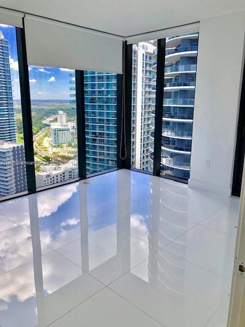 1010 Brickell Ave windows