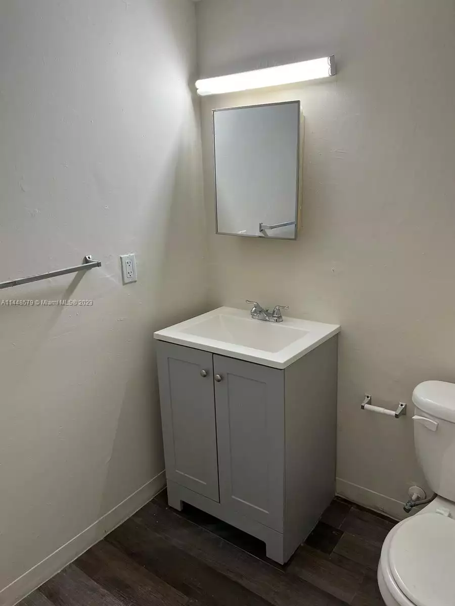 1225 NW 103rd Ln # 219 bathroom