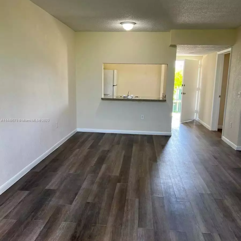 1225 NW 103rd Ln # 219 living room 1