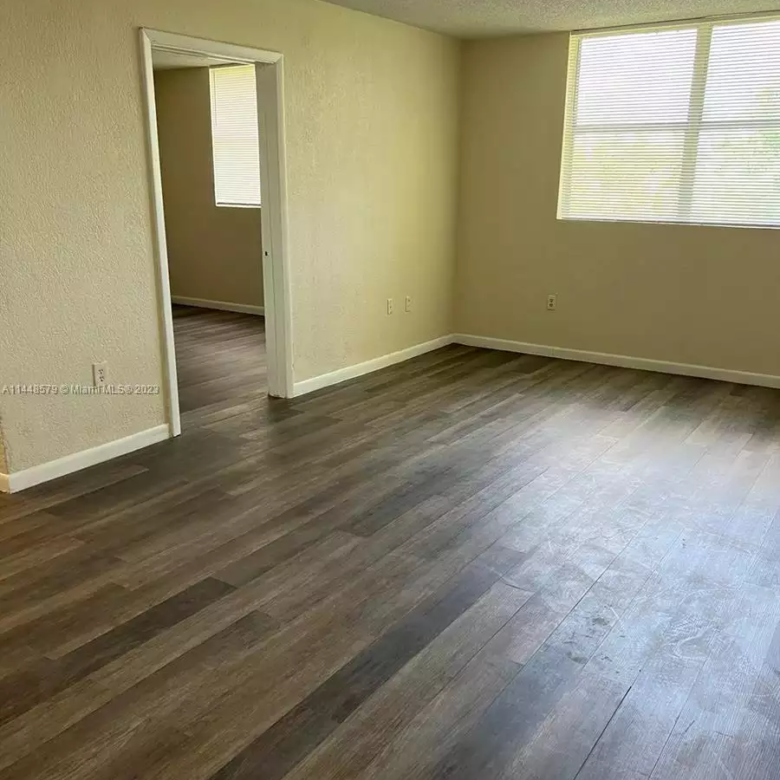 1225 NW 103rd Ln # 219 living room