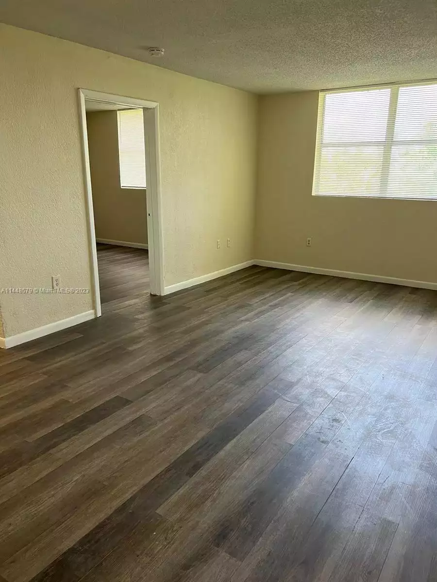 1225 NW 103rd Ln # 219 living room