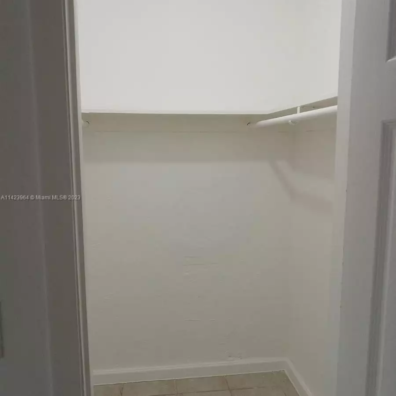 1230 W 54th St # 216A closet
