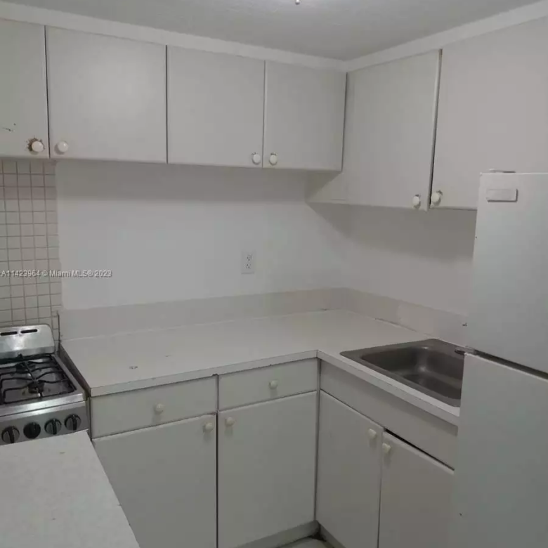 1230 W 54th St # 216A kitchen