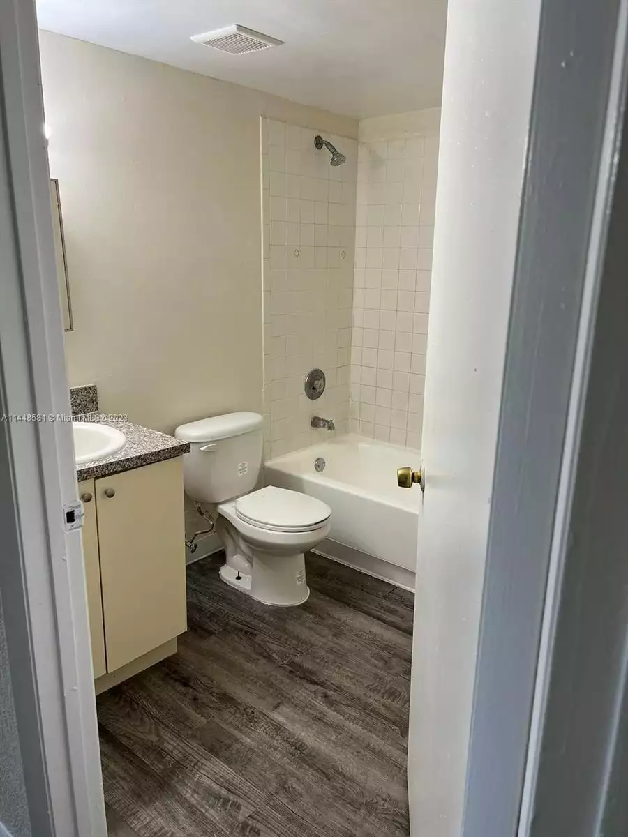 1235 NW 103rd Ln # 317 bathroom