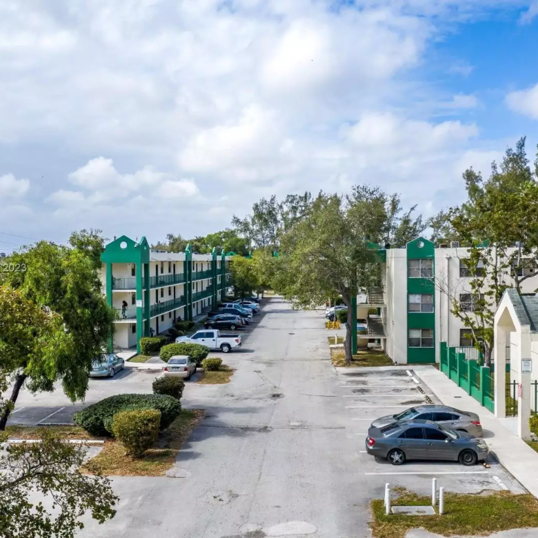 1235 NW 103rd Ln # 317 complex