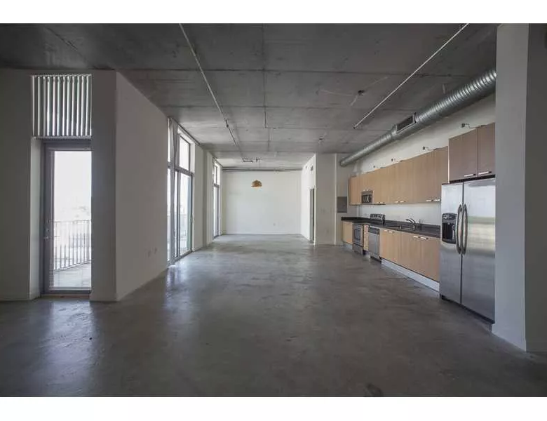 Hollywood Station 408