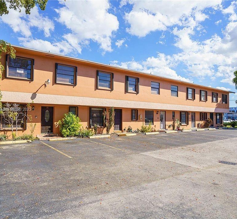 1375 W 41st St # 5-A