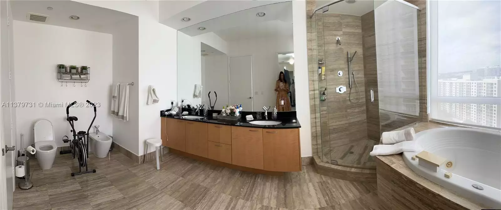 15811 Collins Ave # 1804 bathroom