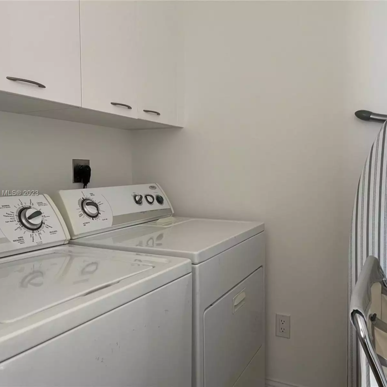 15811 Collins Ave # 1804 laundry