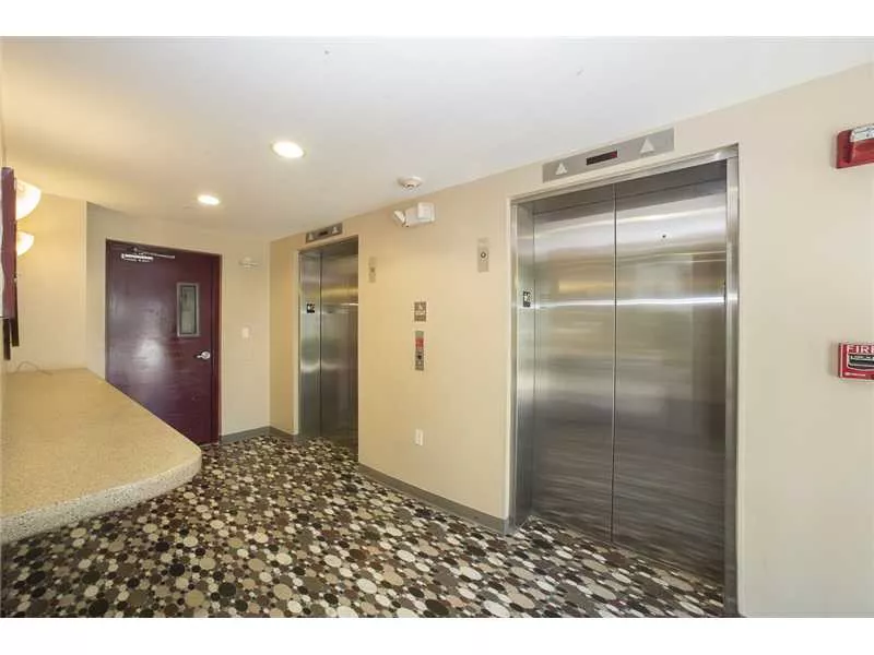 Hollywood Station 408