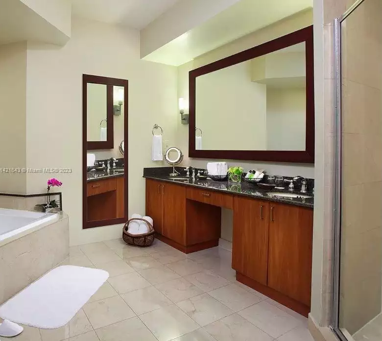 18001 Collins Ave # 1409 bathroom
