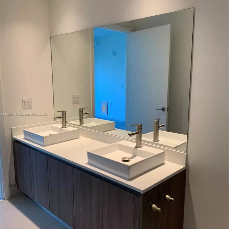 201 SW 17th Rd # 310 bathroom 2