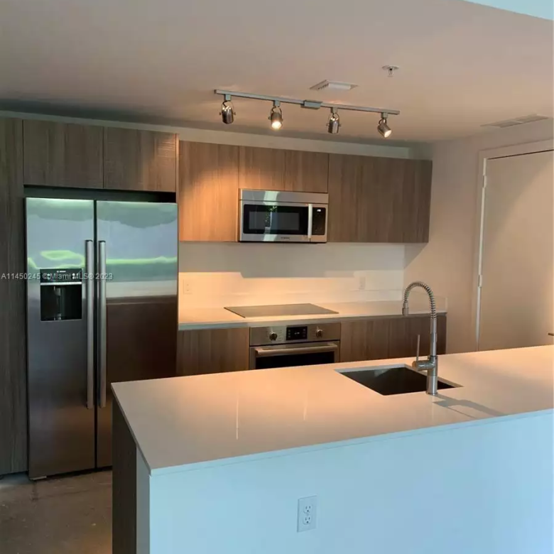 201 SW 17th Rd # 310 kitchen