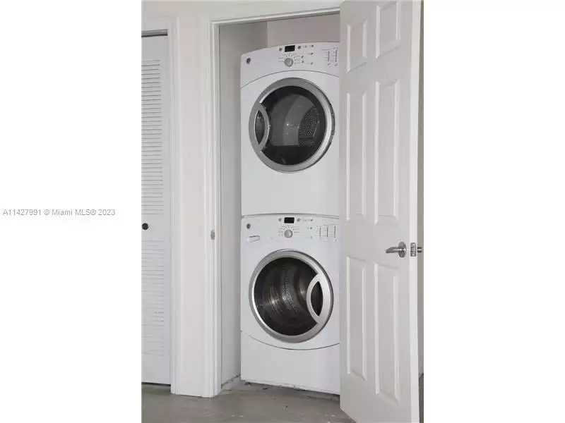 2100 Van Buren St # 408 laundry