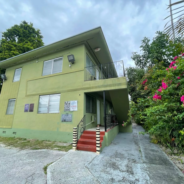 1565 SW 6th St Miami, FL 33135-3748