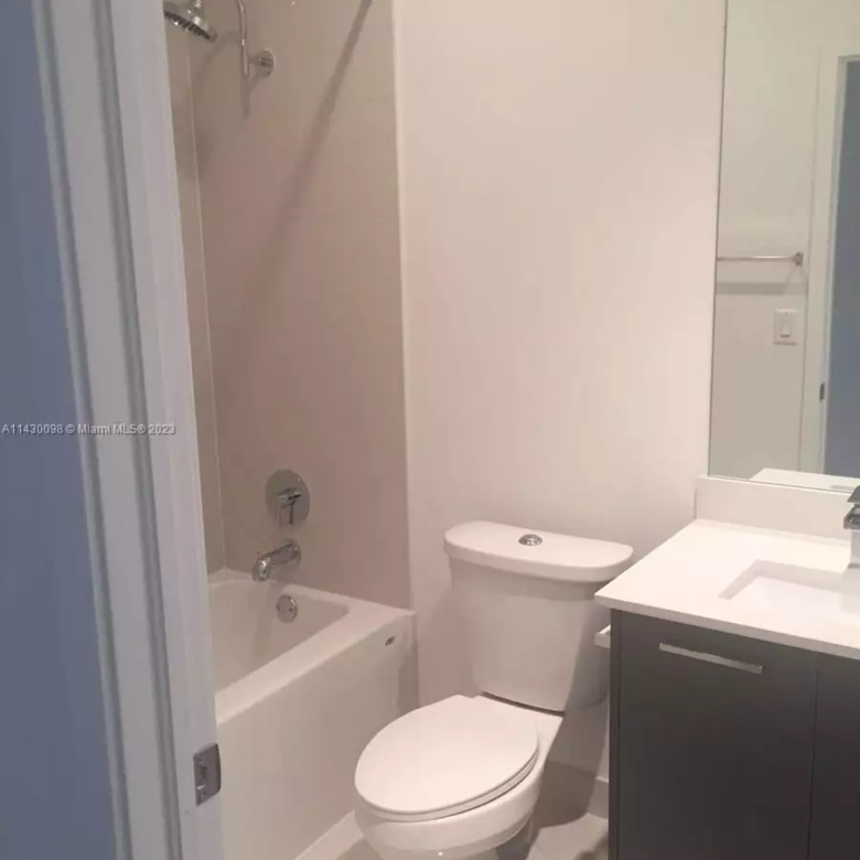 3443 NW 13th St # 3443 bathroom
