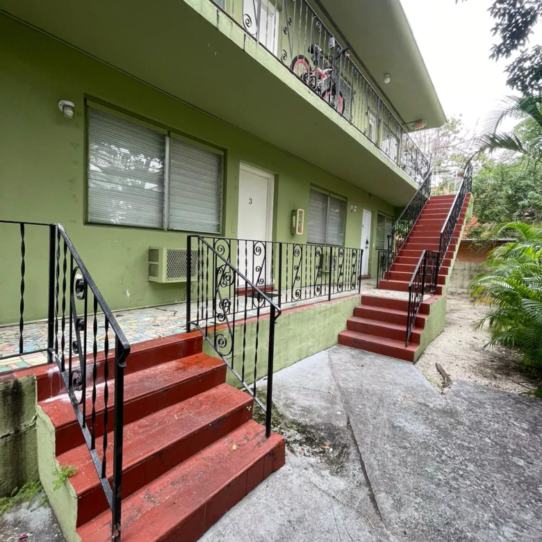 1565 SW 6th St Miami, FL 33135-3748