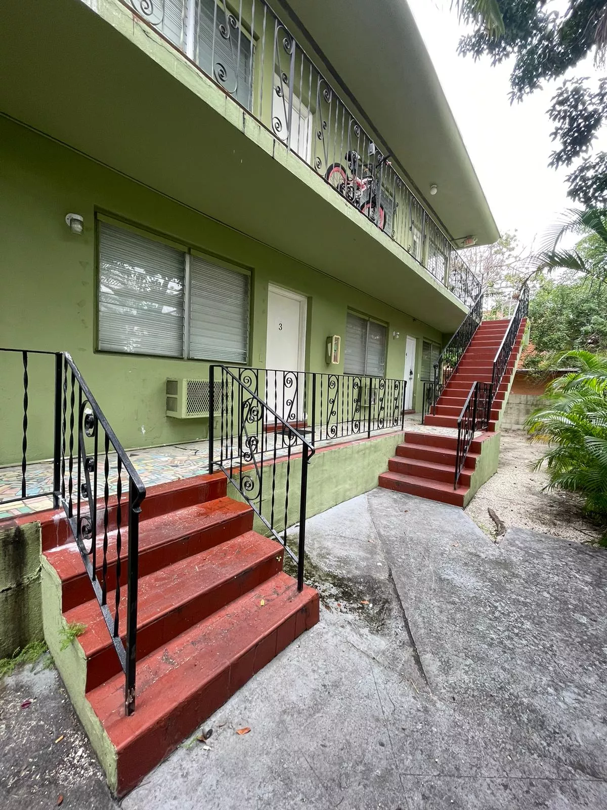 1565 SW 6th St Miami, FL 33135-3748