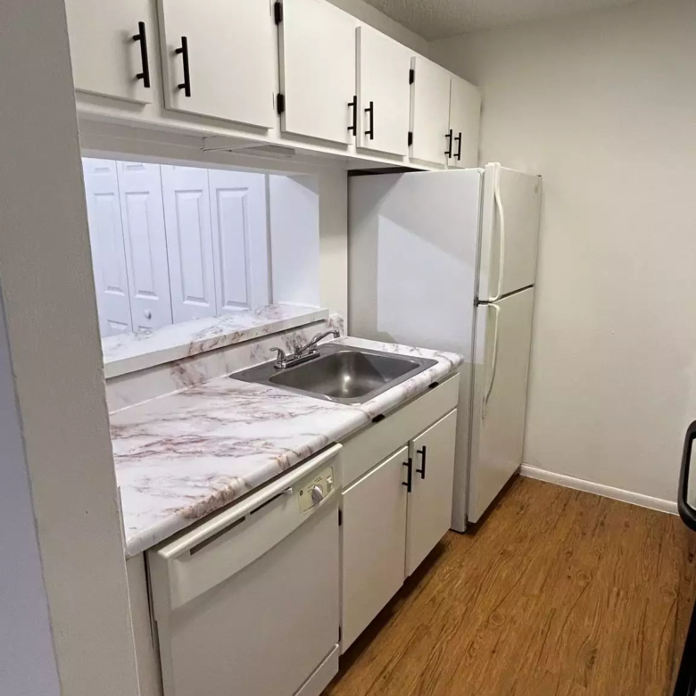 4401 W Mcnab Rd Cocina 3