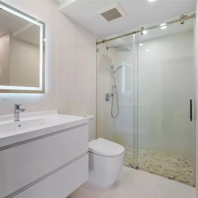 520 Brickell Key Dr # A1015 bathroom 1