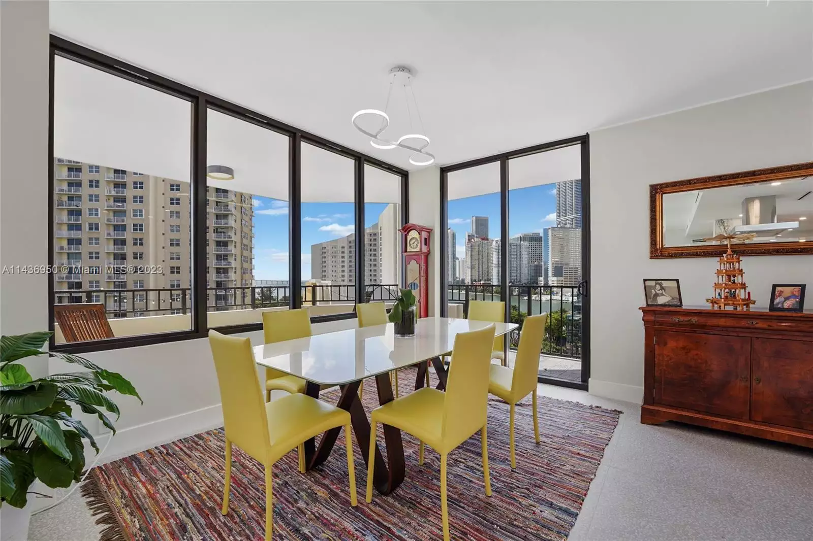 520 Brickell Key Dr # A1015 dining room