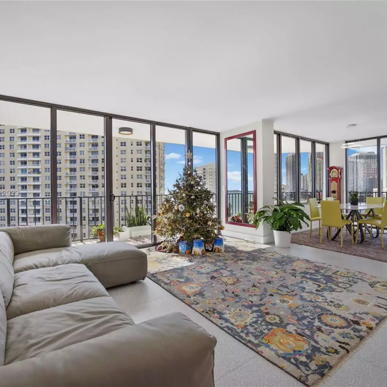 520 Brickell Key Dr # A1015 living room 1