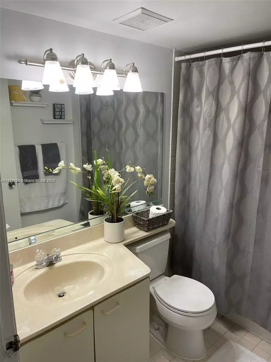 6280 NW 186th St # 304 bathroom
