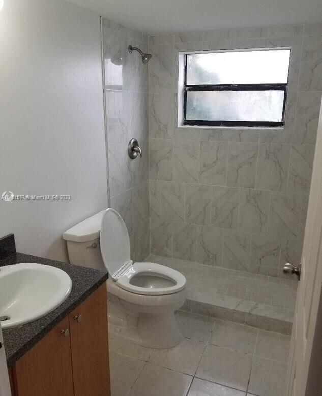6515 W 27th bathroom